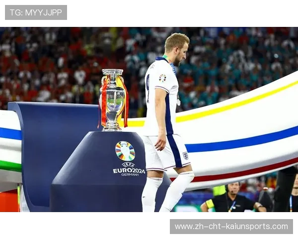 凯恩一脚直塞打开局面,热刺前场配合更高效 凯恩一脚直塞打开局面,热刺前场配合更高效